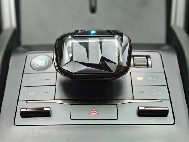 BYD Qin L — Фото автомобиля 10