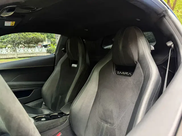 Lotus Emira — Фото автомобиля 13