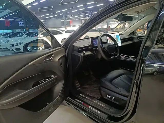 Wuling Starlight — Фото автомобиля 15
