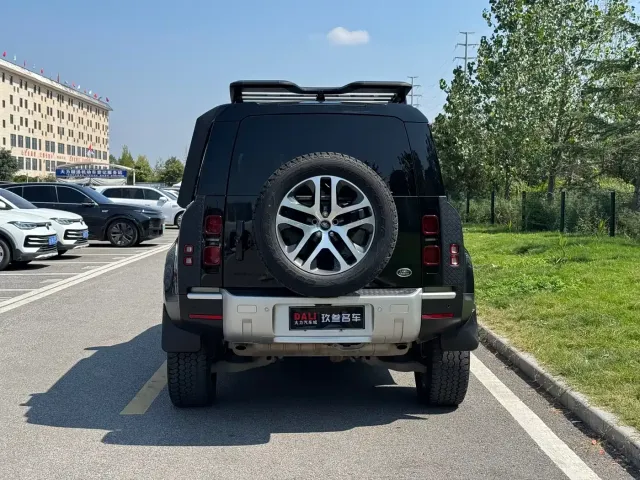 Land Rover Defender — Фото автомобиля 4