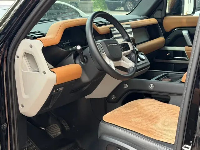 Land Rover Defender — Фото автомобиля 6