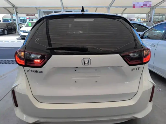 Honda Fit — Фото автомобиля 5