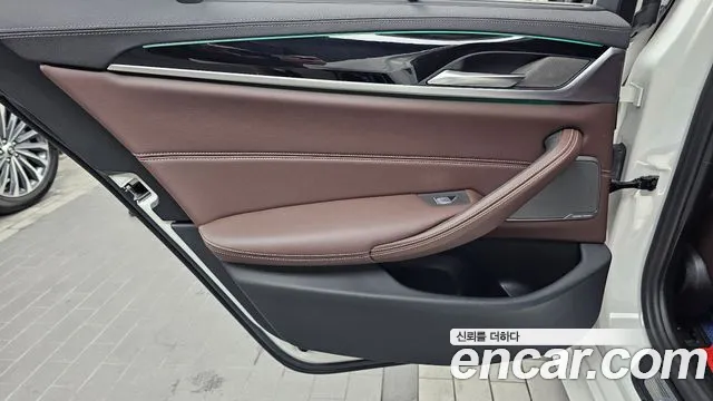 BMW 5-Series 5 серия (G30) — Фото автомобиля 23