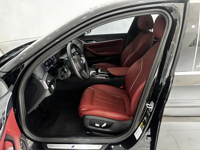 BMW 5 Series — Фото автомобиля 11