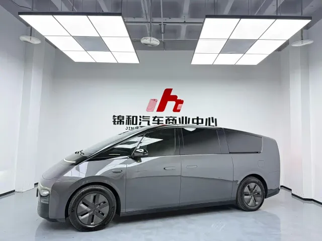 Li Auto MEGA — Фото автомобиля 5