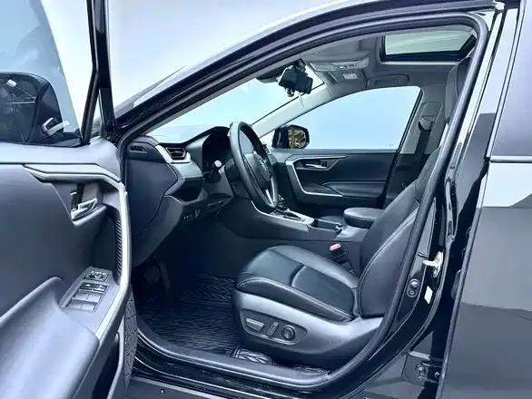 Toyota RAV4 — Фото автомобиля 13