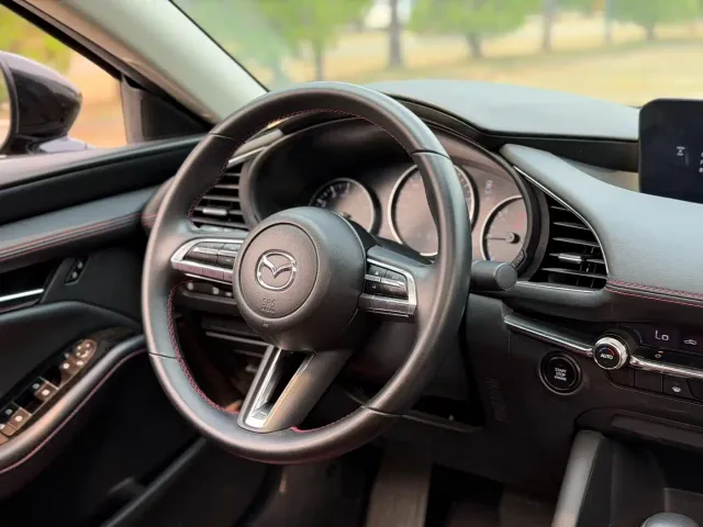 Mazda Axela — Фото автомобиля 8
