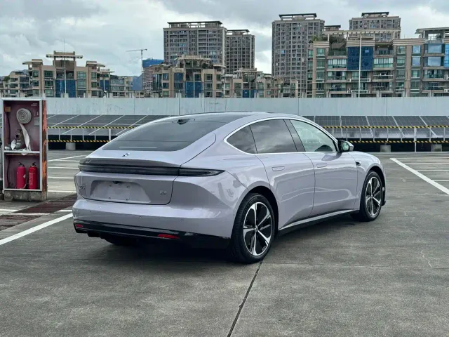 Nio ET5 — Фото автомобиля 6