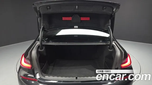 BMW 3-Series 3 серия (G20) 320i M Sport — Фото автомобиля 30