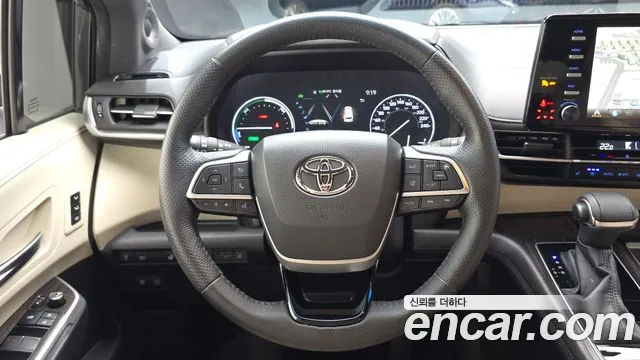 Toyota Sienna — Фото автомобиля 13