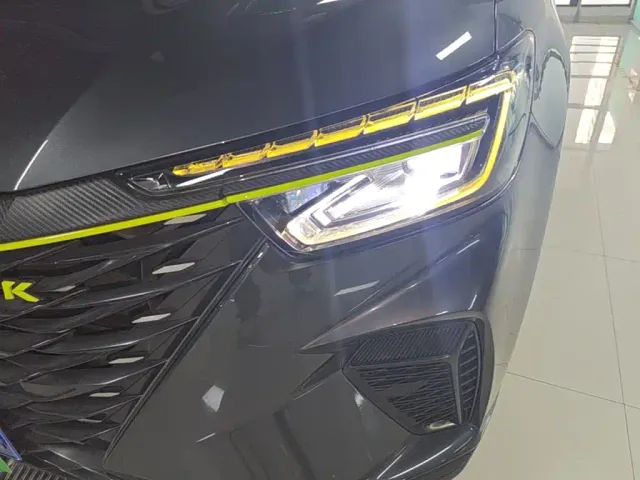 Roewe RX5 — Фото автомобиля 23