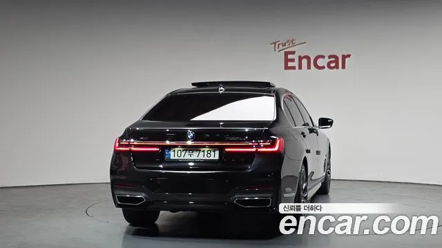 BMW 7-Series — Фото автомобиля 4