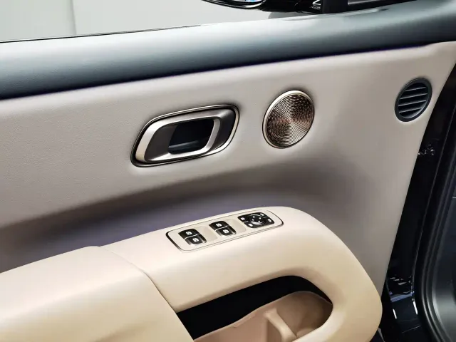 Li Auto Li i8 2025 Standard Edition — Фото автомобиля 9