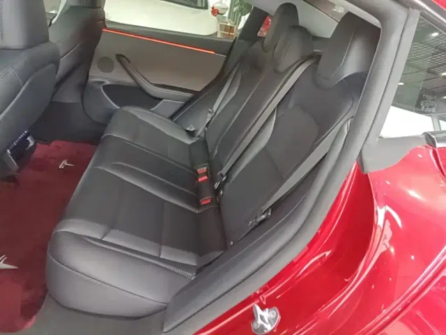 Tesla Model 3 — Фото автомобиля 16