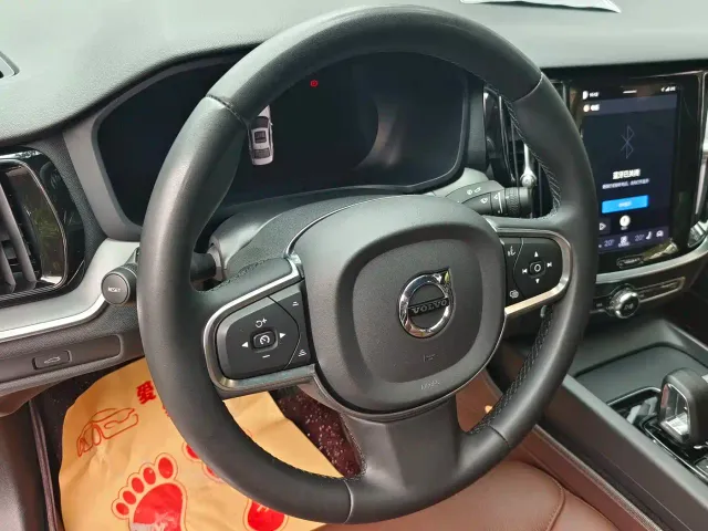 Volvo S60 — Фото автомобиля 9