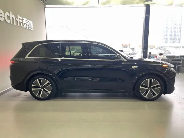 Li Auto L8 — Фото автомобиля 7