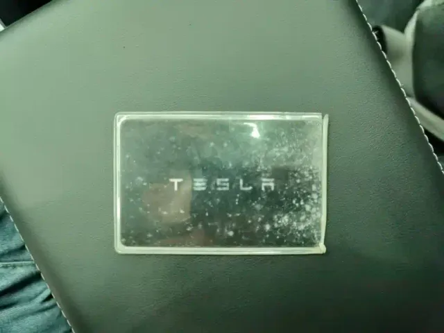 Tesla Model 3 — Фото автомобиля 8