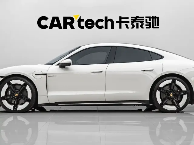Porsche Taycan — Фото автомобиля 8
