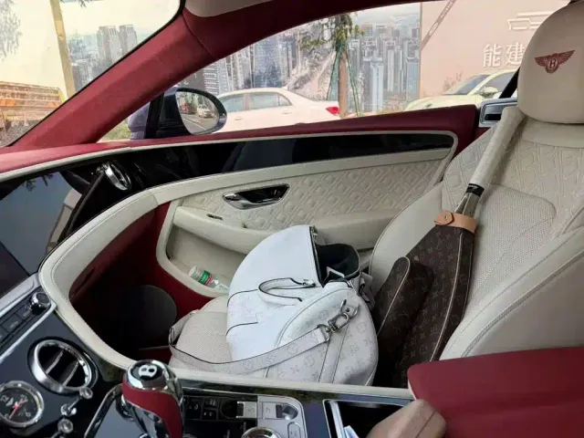 Bentley Continental — Фото автомобиля 7