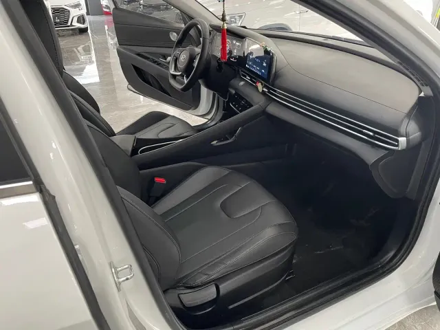 Hyundai Elantra — Фото автомобиля 7
