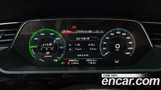 Audi e-tron — Фото автомобиля 11