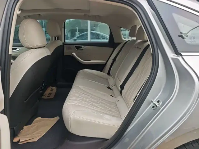 Roewe D7 — Фото автомобиля 16