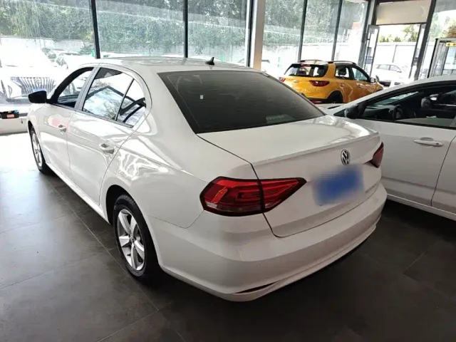 Volkswagen Lavida — Фото автомобиля 4