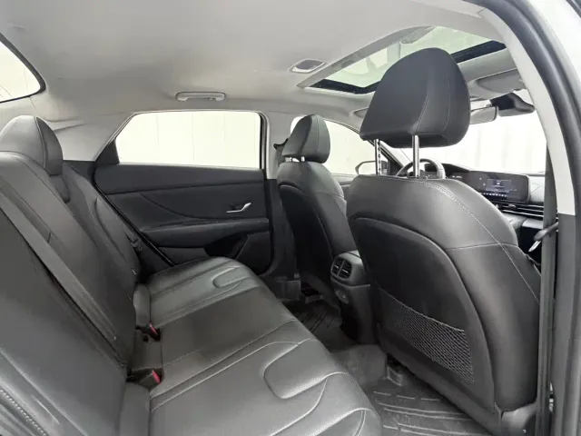Hyundai Elantra — Фото автомобиля 18