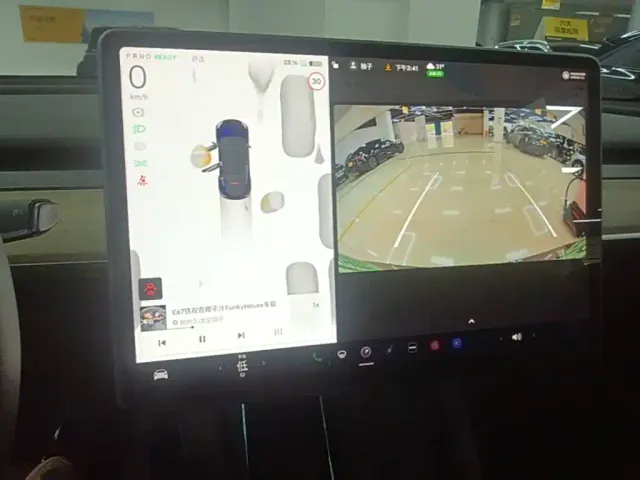 Tesla Model Y — Фото автомобиля 12