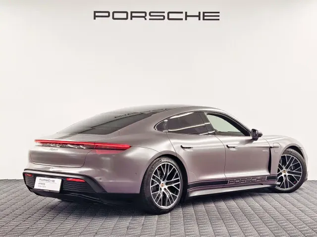 Porsche Taycan — Фото автомобиля 7
