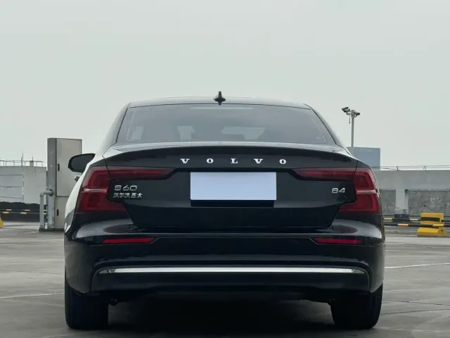 Volvo S60 — Фото автомобиля 8
