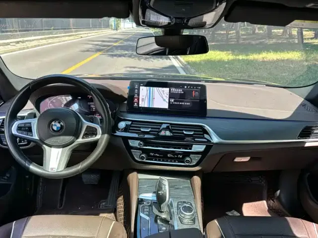 BMW 5 Series — Фото автомобиля 10
