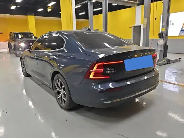Volvo S60 — Фото автомобиля 3