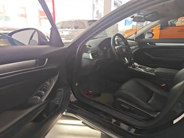 Honda Accord — Фото автомобиля 15