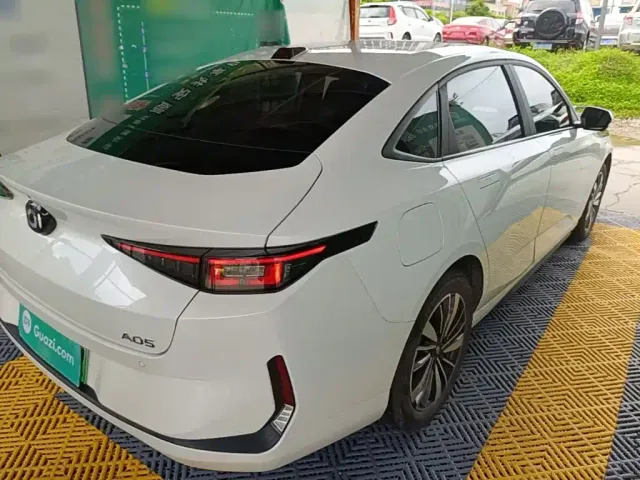 Changan Qiyuan A05 — Фото автомобиля 6