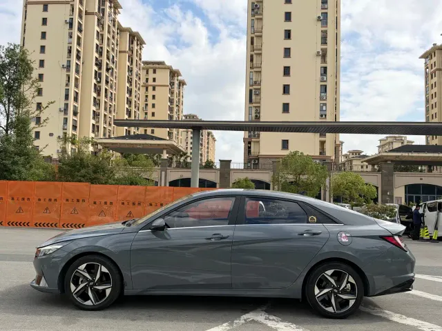 Hyundai Elantra — Фото автомобиля 5