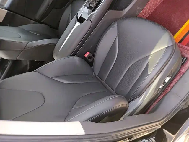 Hongqi E-QM5 — Фото автомобиля 24