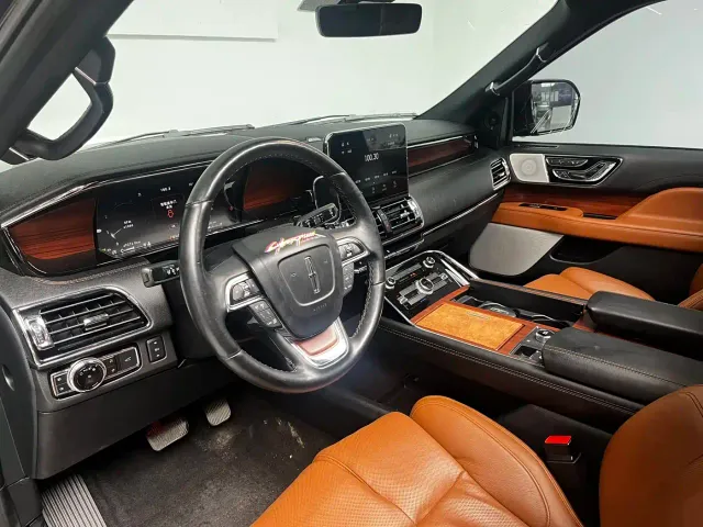 Lincoln Navigator — Фото автомобиля 11