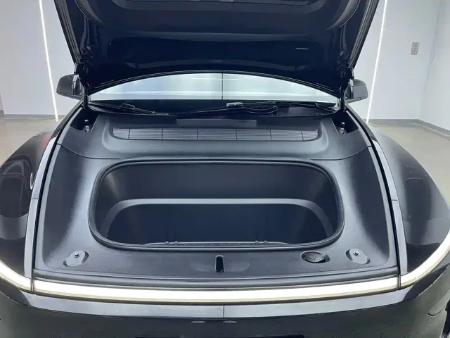 Tesla Model Y — Фото автомобиля 26