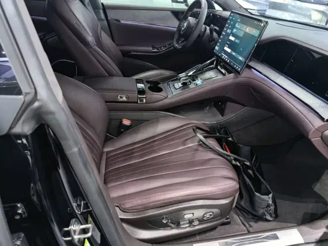 Denza Z9GT — Фото автомобиля 24