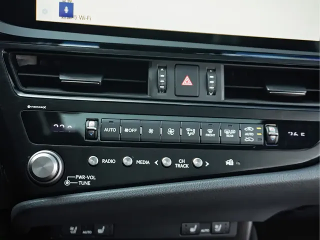 Lexus ES — Фото автомобиля 15