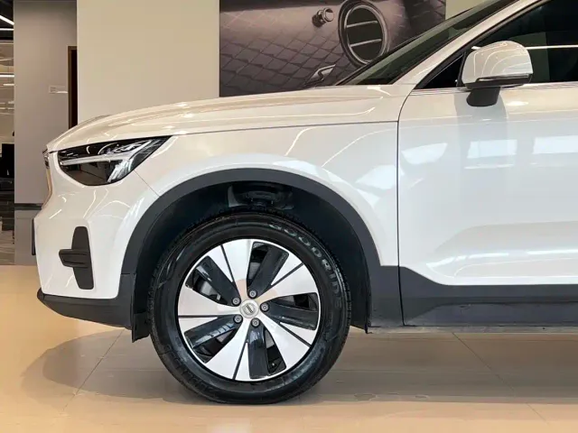 Volvo XC40 — Фото автомобиля 4