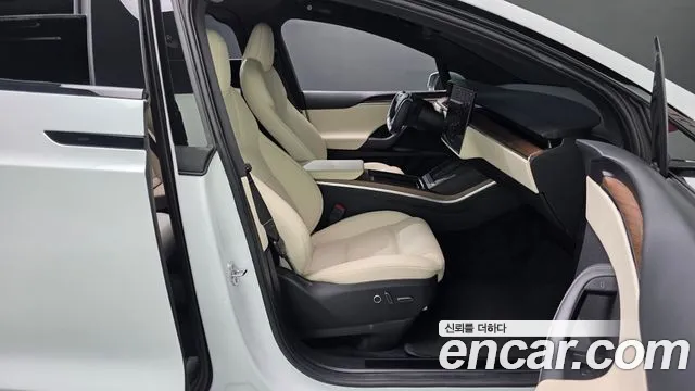 Tesla Model X — Фото автомобиля 26