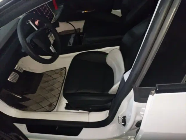 Tesla Model 3 — Фото автомобиля 11