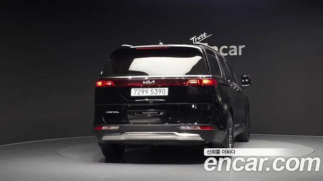 Kia Carnival Generation 4 — Фото автомобиля 4