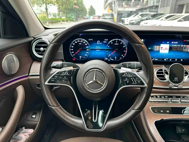 Mercedes-Benz E-Class — Фото автомобиля 8