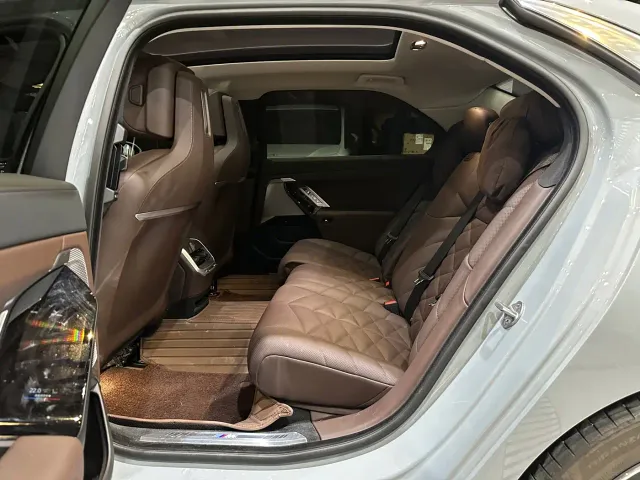 BMW 7 Series — Фото автомобиля 5