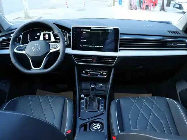 Volkswagen Tiguan L — Фото автомобиля 2