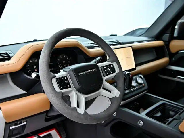 Land Rover Defender — Фото автомобиля 15