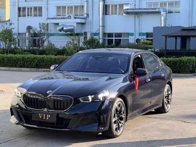 BMW 5 Series — Фото автомобиля 3